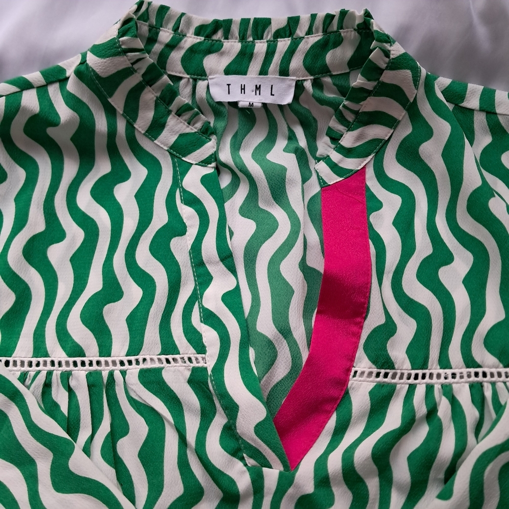 THML Womens Long Sleeve Blouse Green/White Wave Fuschia Accent Medium EUC - Picture 1 of 13